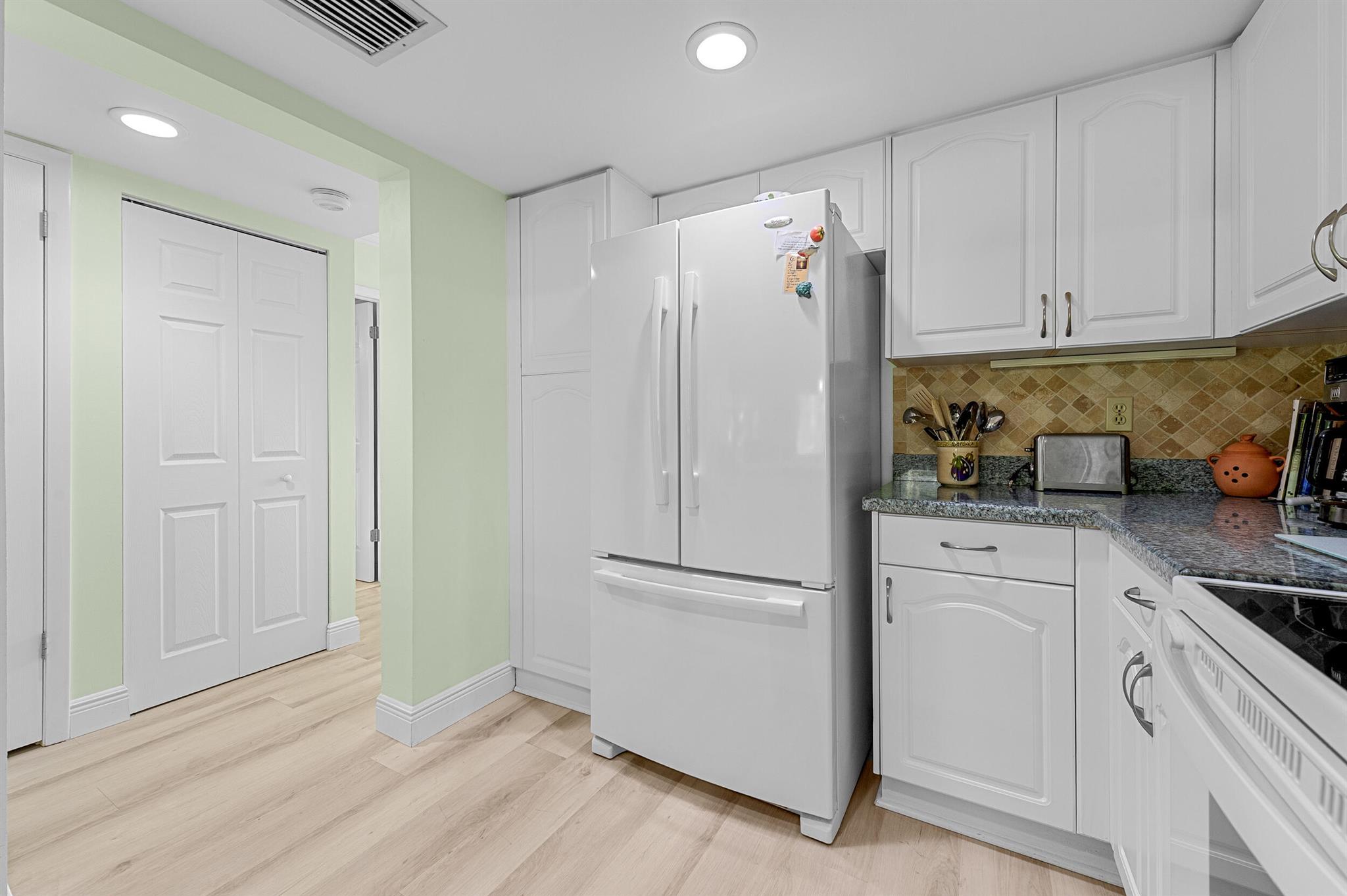 Image to showcase the property located at 215 Oak Harbour Drive