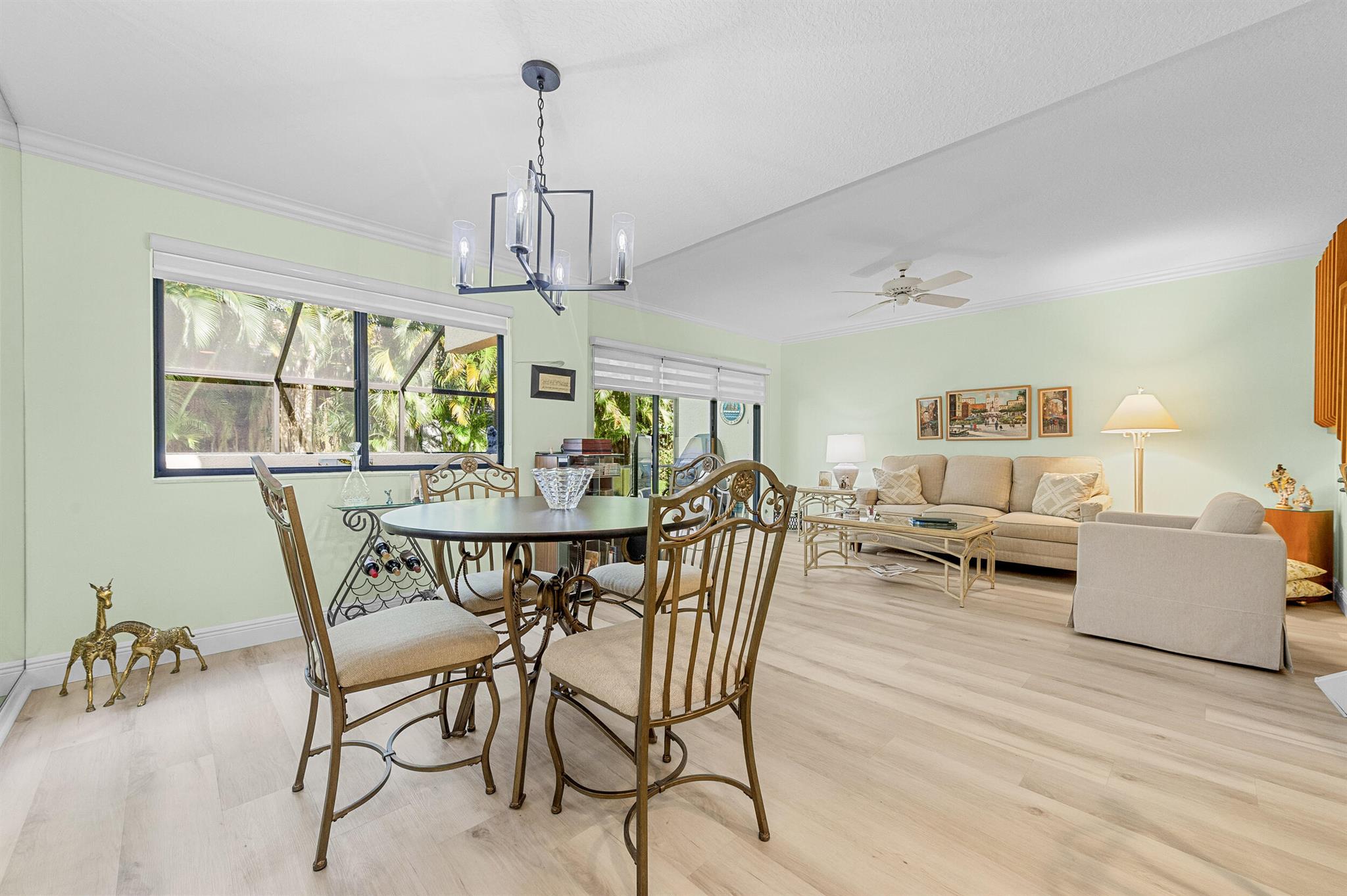 Image to showcase the property located at 215 Oak Harbour Drive