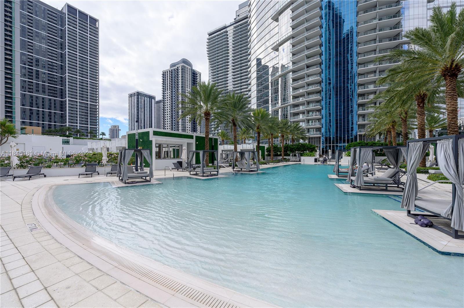 Apartamento à Venda em Miami, FL