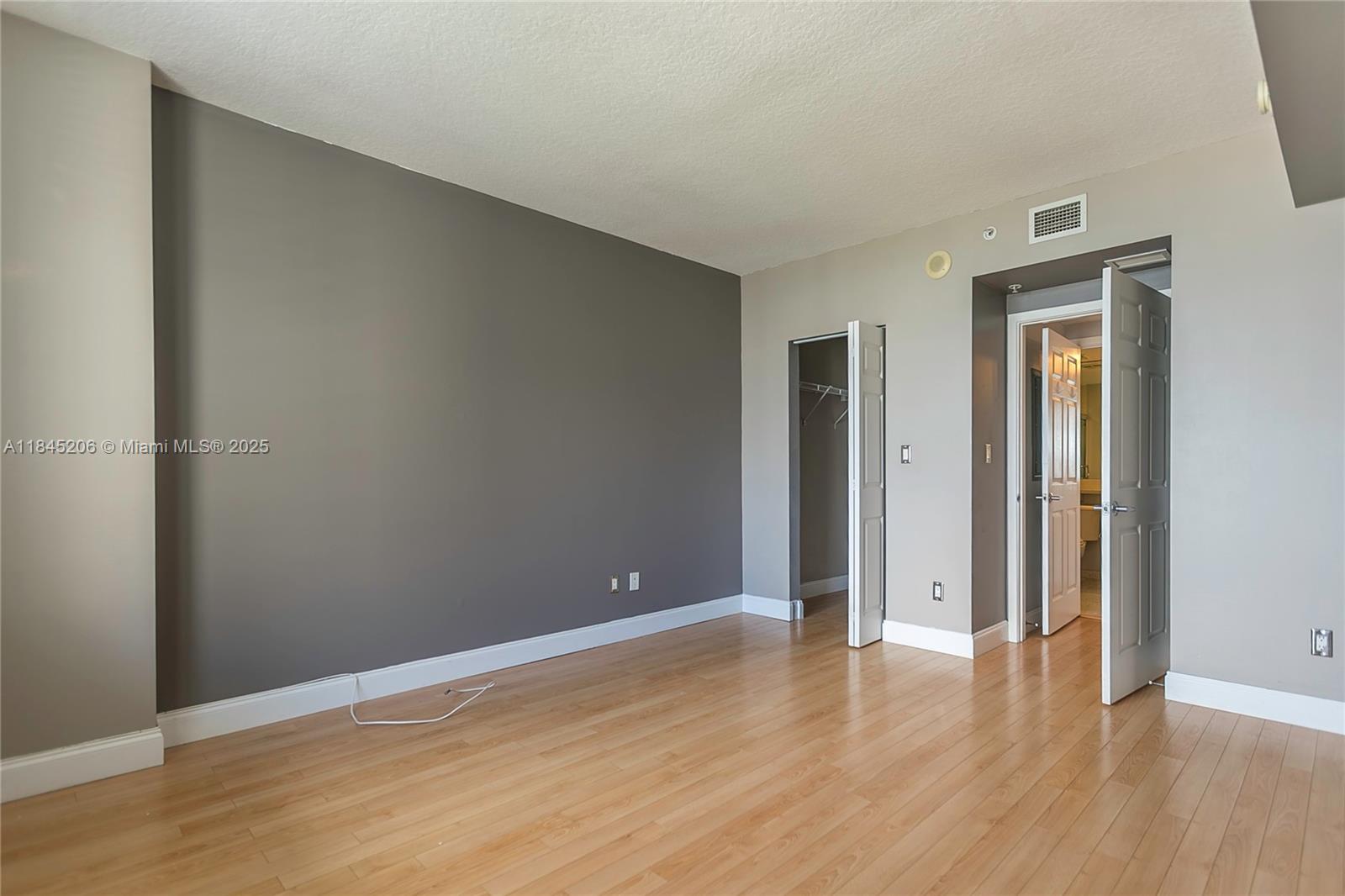 325 S Biscayne Blvd #4224, Miami FL 33131