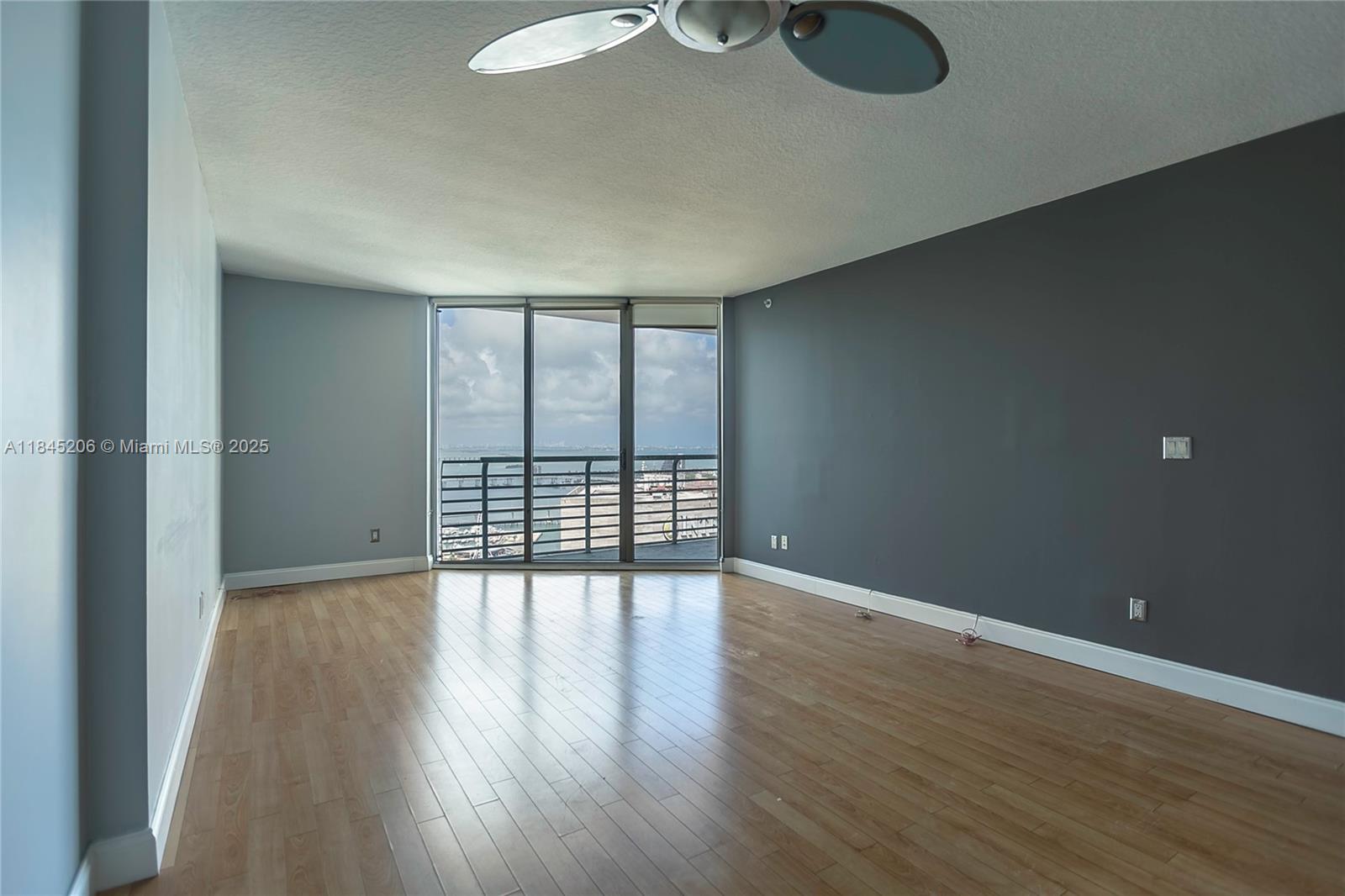 325 S Biscayne Blvd #4224, Miami FL 33131