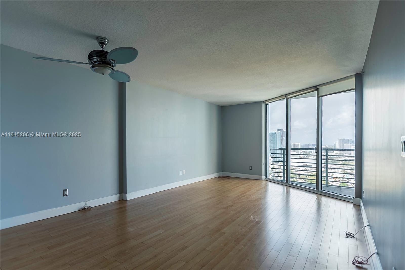325 S Biscayne Blvd #4224, Miami FL 33131