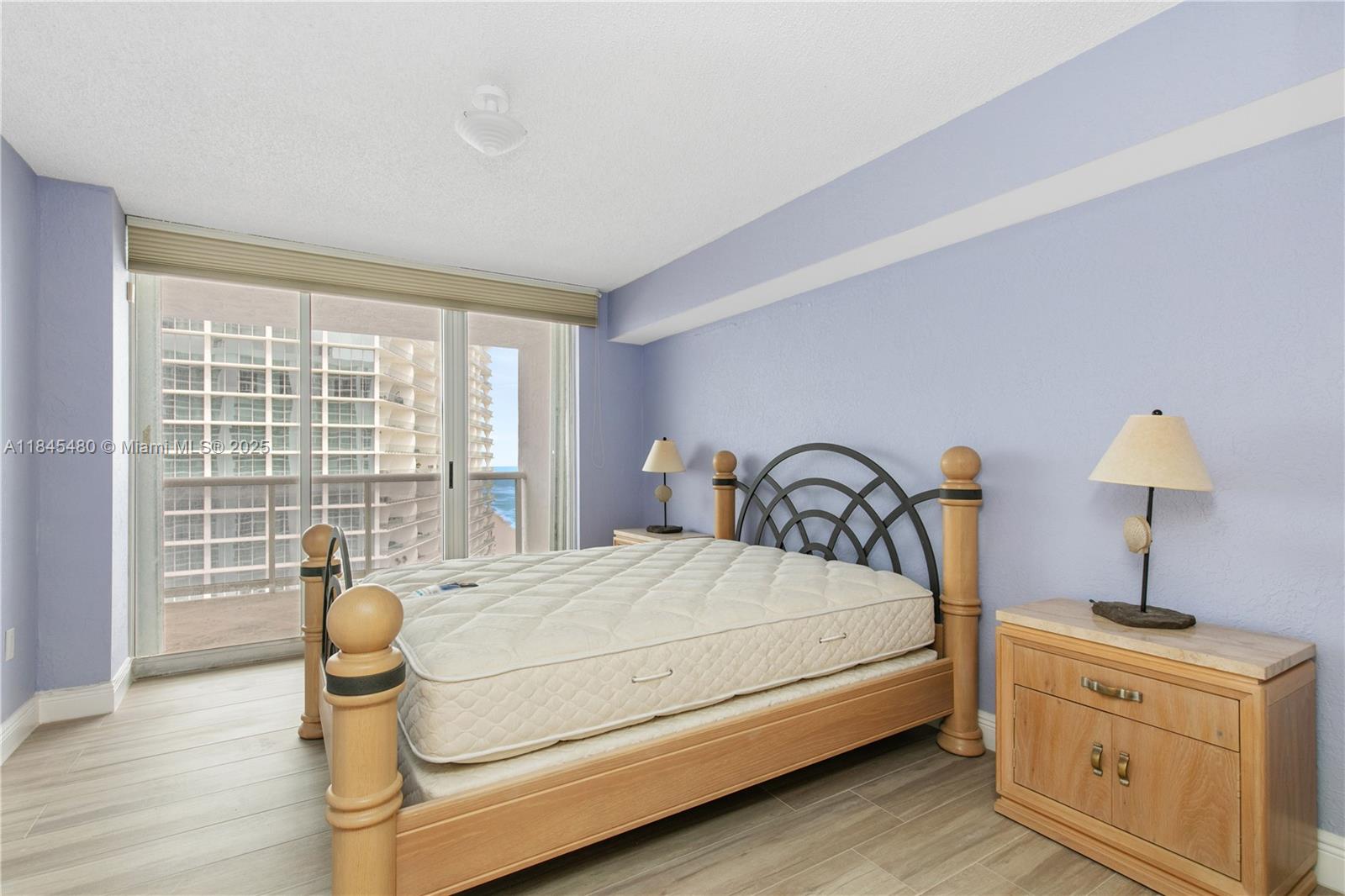 Apartamento à Venda em Sunny Isles Beach, FL
