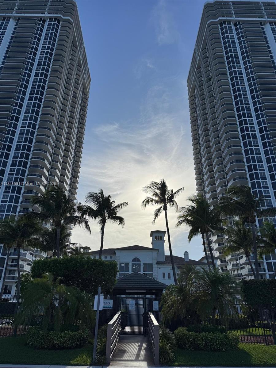 4775 Collins Ave #2002, Miami Beach FL 33140