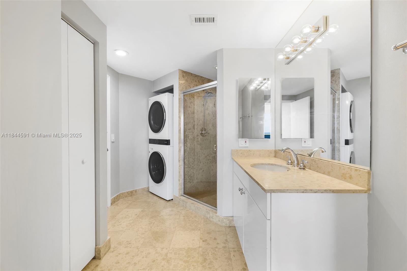 4775 Collins Ave #2002, Miami Beach FL 33140