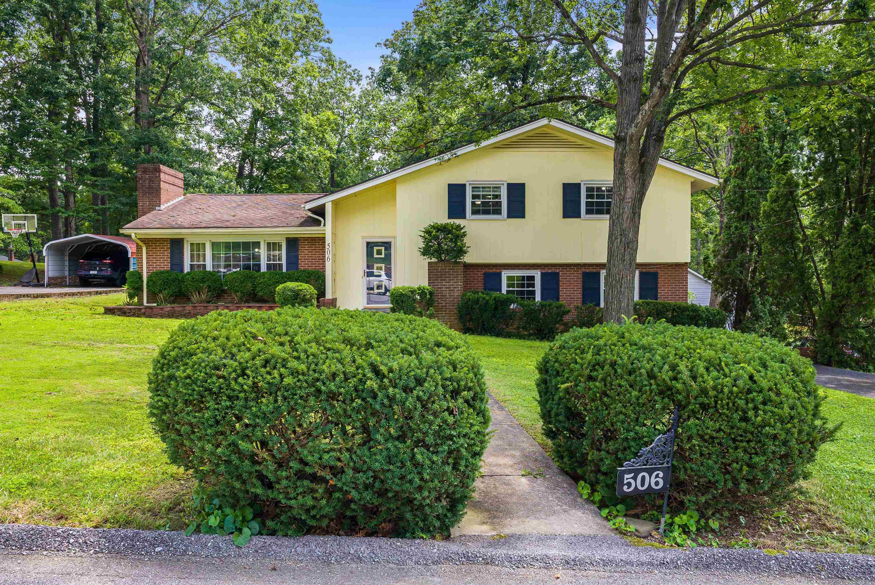 506 Robin St