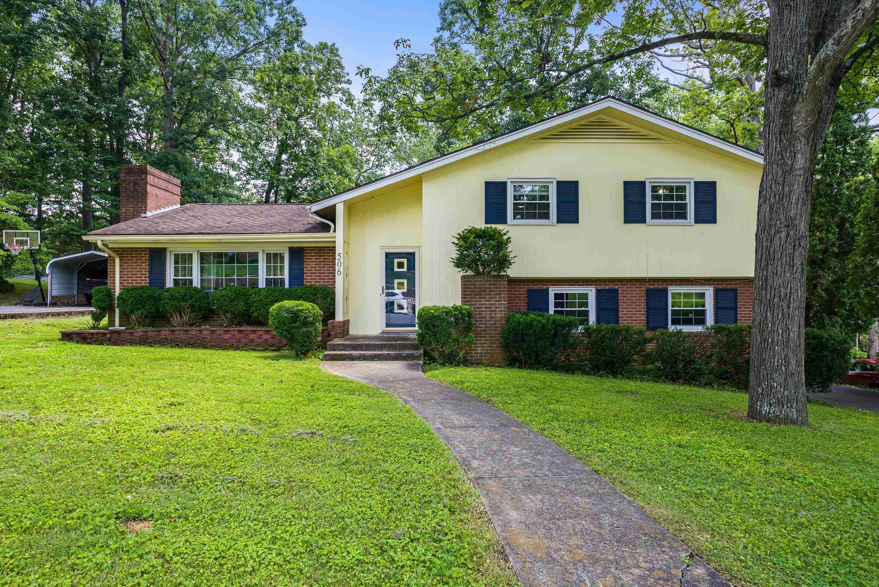 506 Robin St