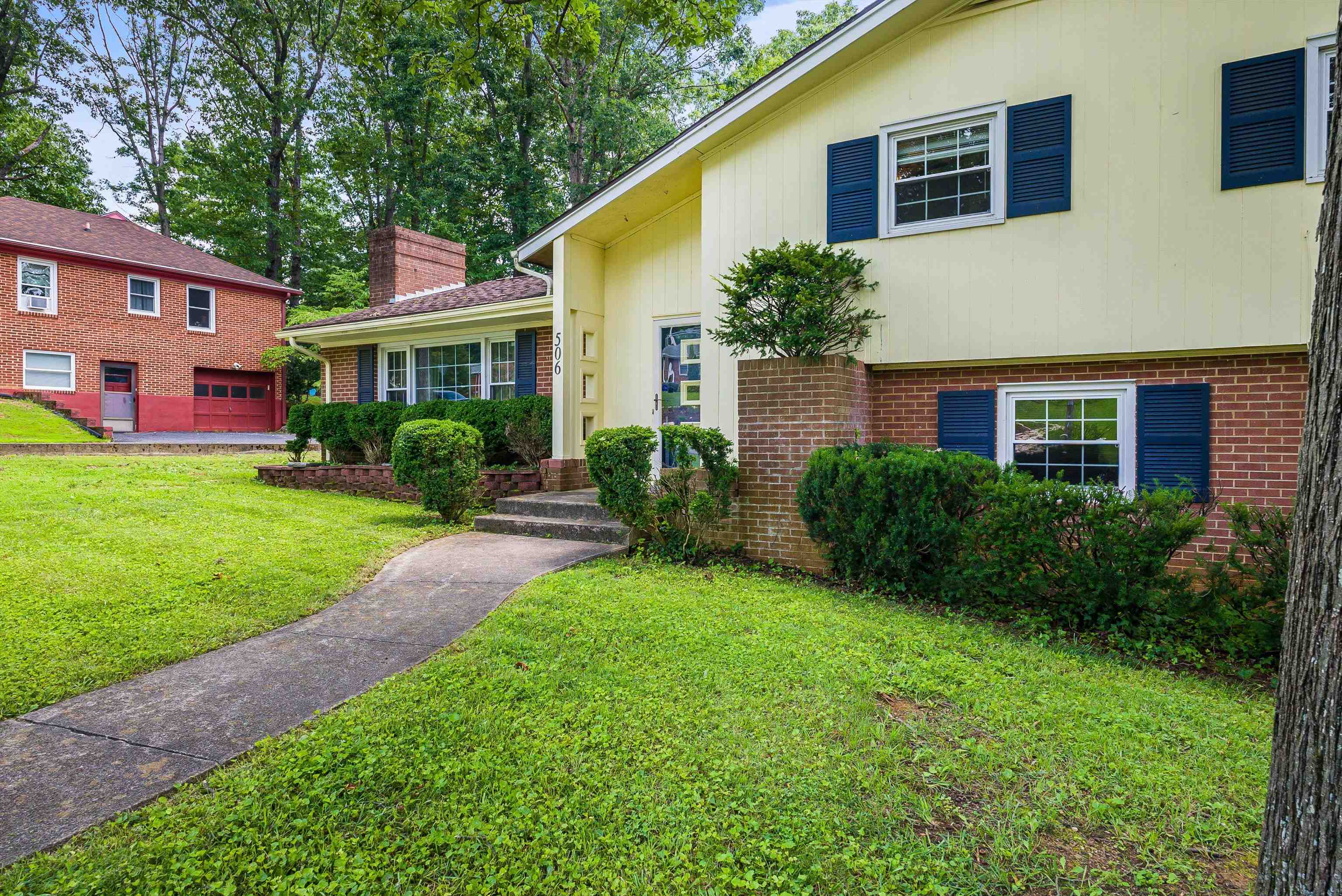506 Robin St