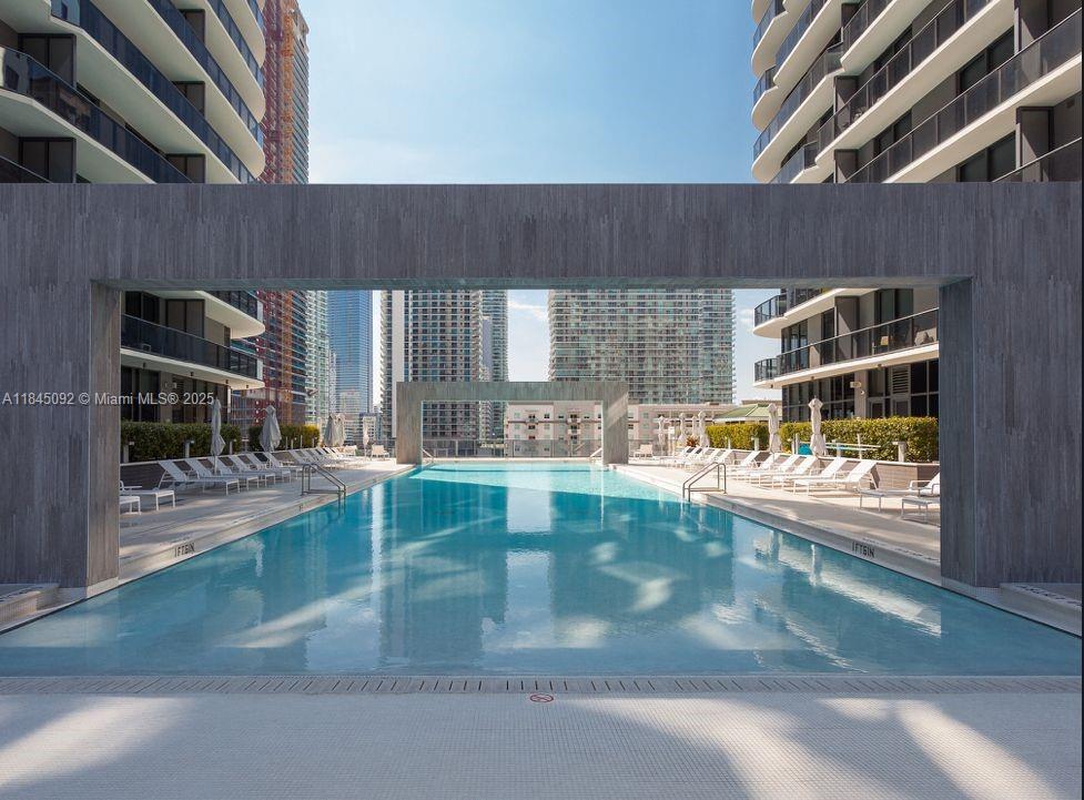 45 SW 9th St #1009, Miami FL 33130