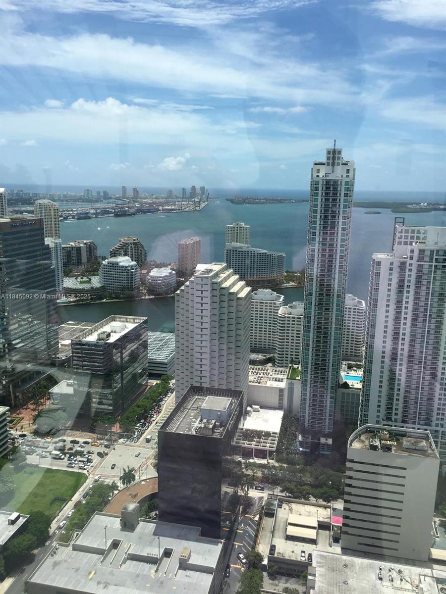 45 SW 9th St #1009, Miami FL 33130