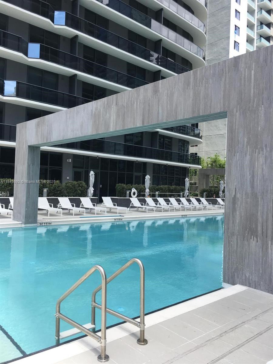 45 SW 9th St #1009, Miami FL 33130