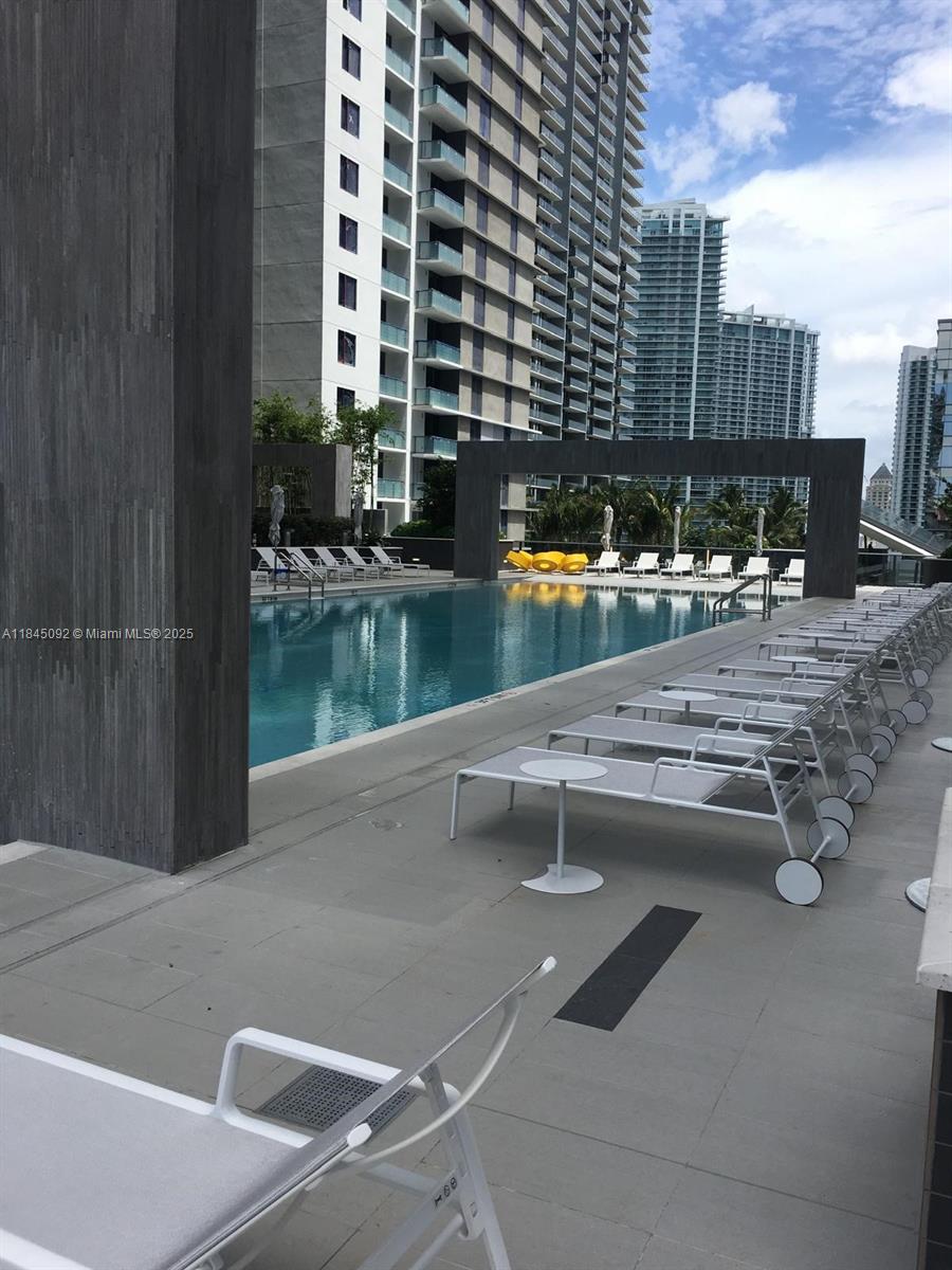 45 SW 9th St #1009, Miami FL 33130