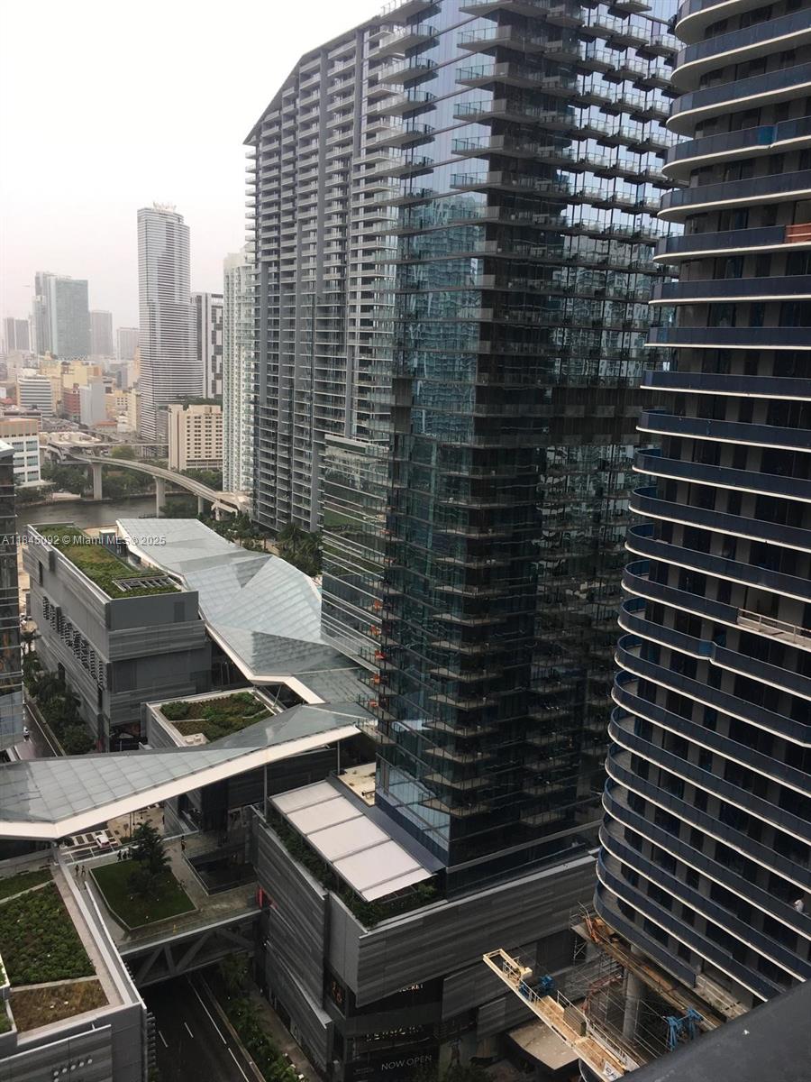 45 SW 9th St #1009, Miami FL 33130