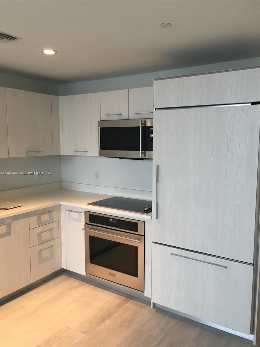 45 SW 9th St #1009, Miami FL 33130