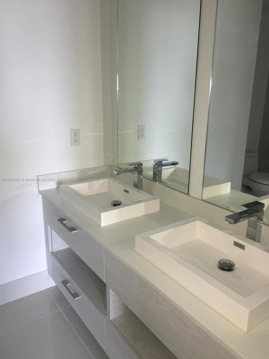 45 SW 9th St #1009, Miami FL 33130