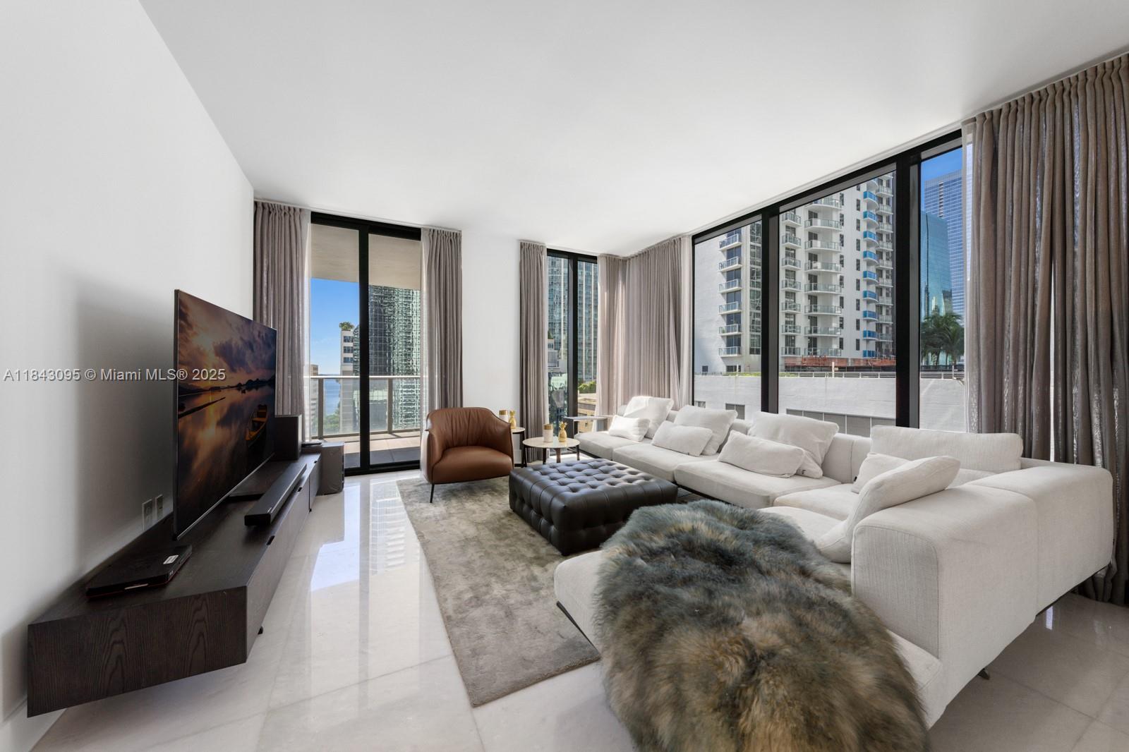 Condo for Sale in Miami, FL