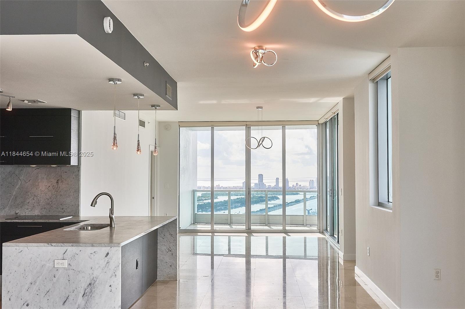 900 Biscayne Blvd #5601, Miami FL 33132