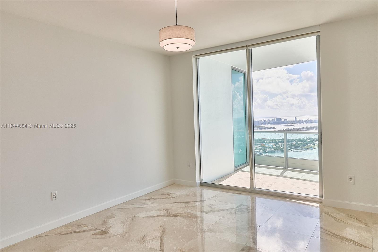 900 Biscayne Blvd #5601, Miami FL 33132
