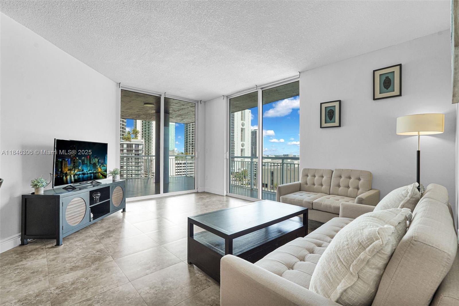 Apartamento à Venda em Miami, FL