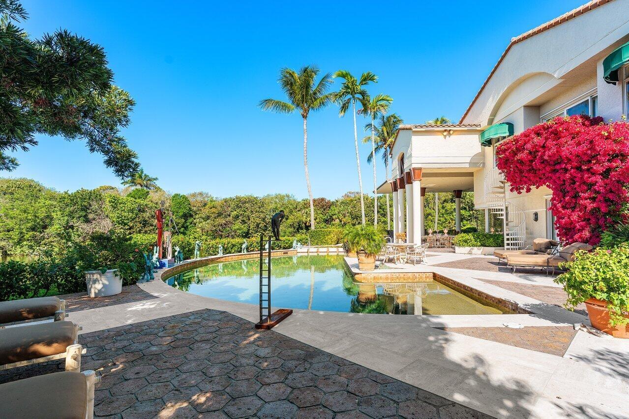 Image to showcase the property located at 3181 Miro Drive N