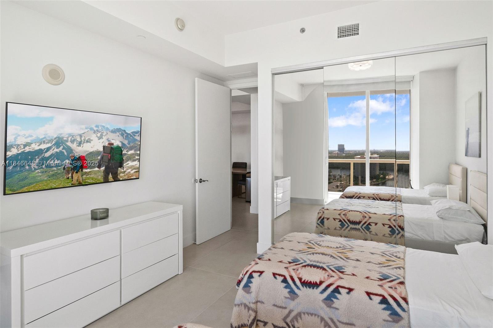 15811 Collins Ave #1805, Sunny Isles Beach FL 33160