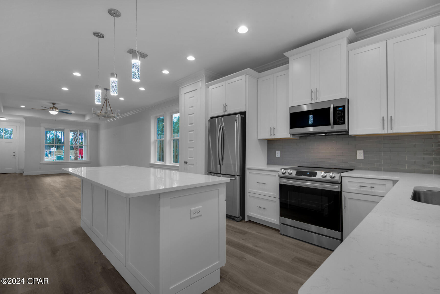 Image 8 For 8432 Warner Place