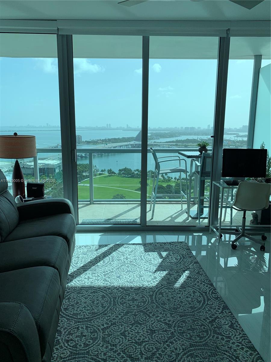 888 Biscayne Blvd #2910, Miami FL 33132