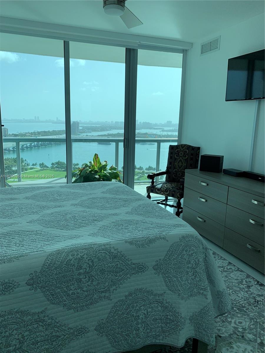 888 Biscayne Blvd #2910, Miami FL 33132