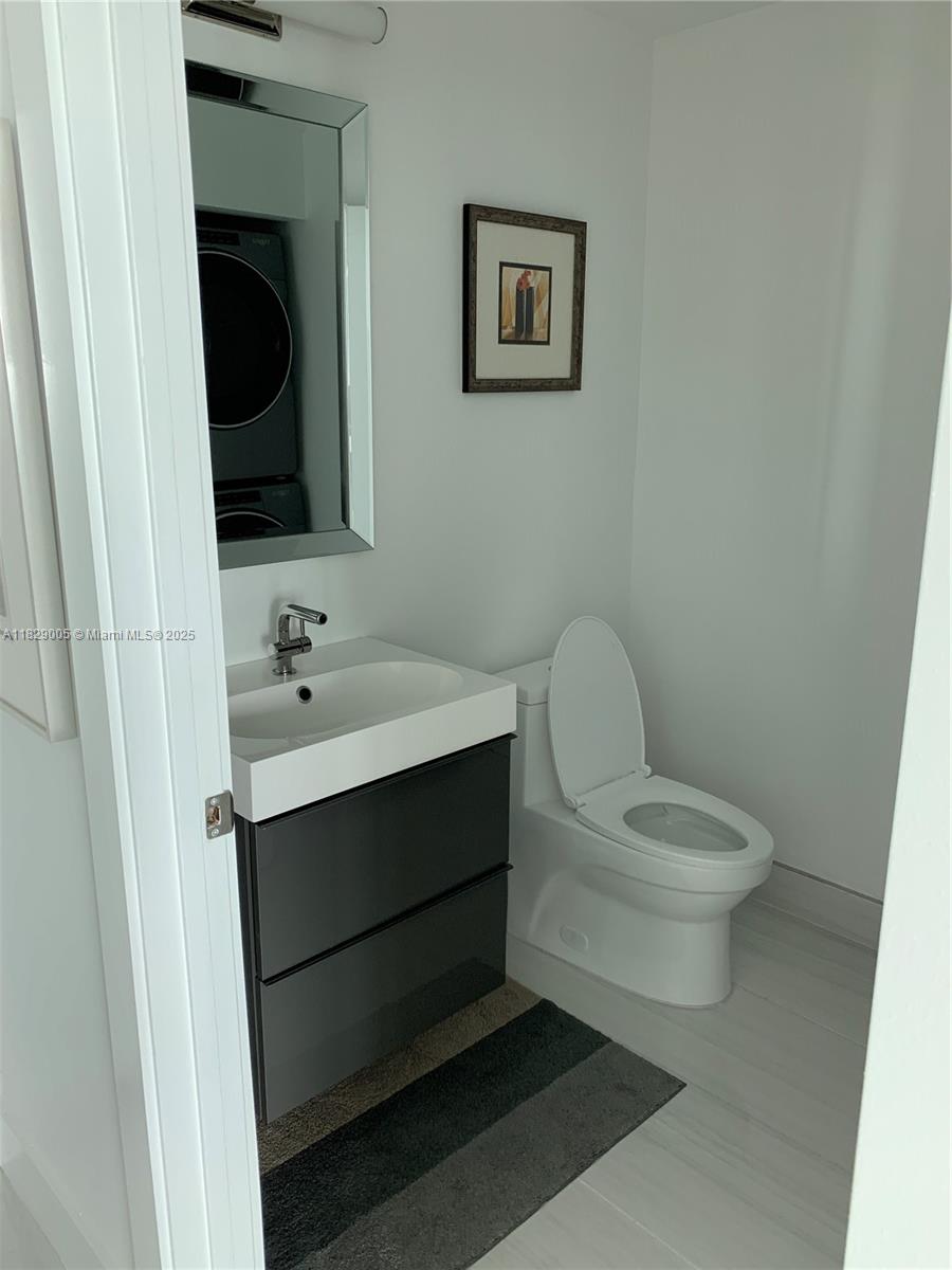 888 Biscayne Blvd #2910, Miami FL 33132