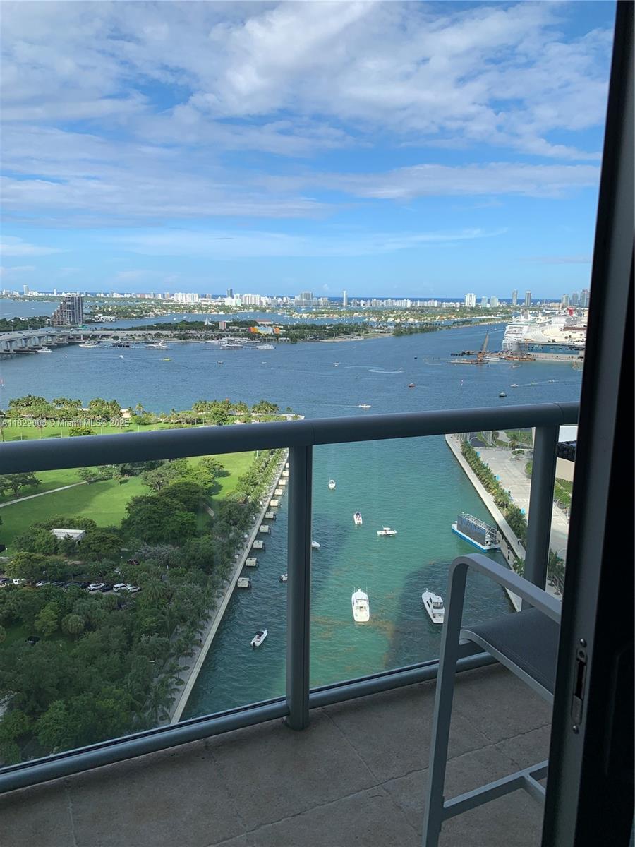 888 Biscayne Blvd #2910, Miami FL 33132