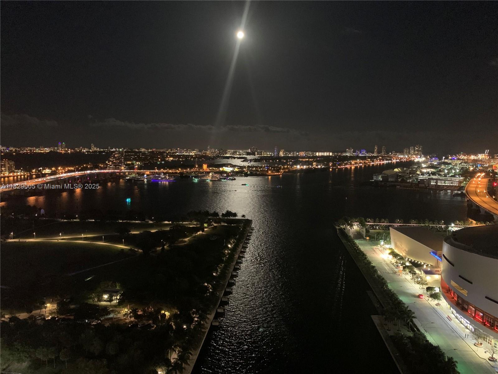 888 Biscayne Blvd #2910, Miami FL 33132