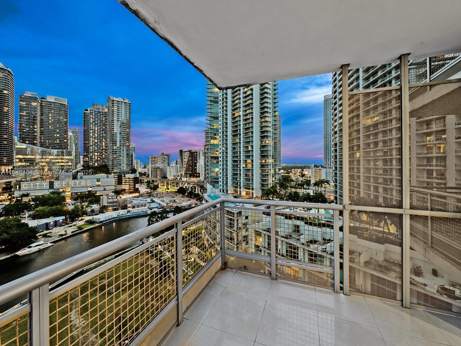 350 S Miami Ave #1510, Miami FL 33130