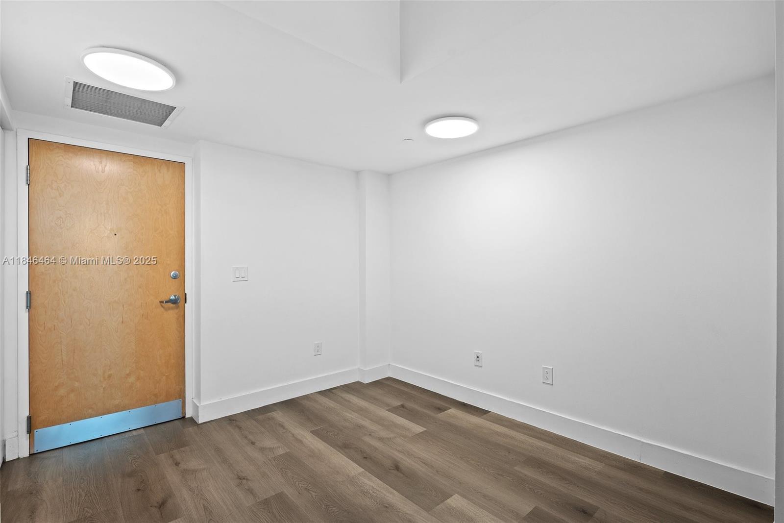 350 S Miami Ave #1510, Miami FL 33130