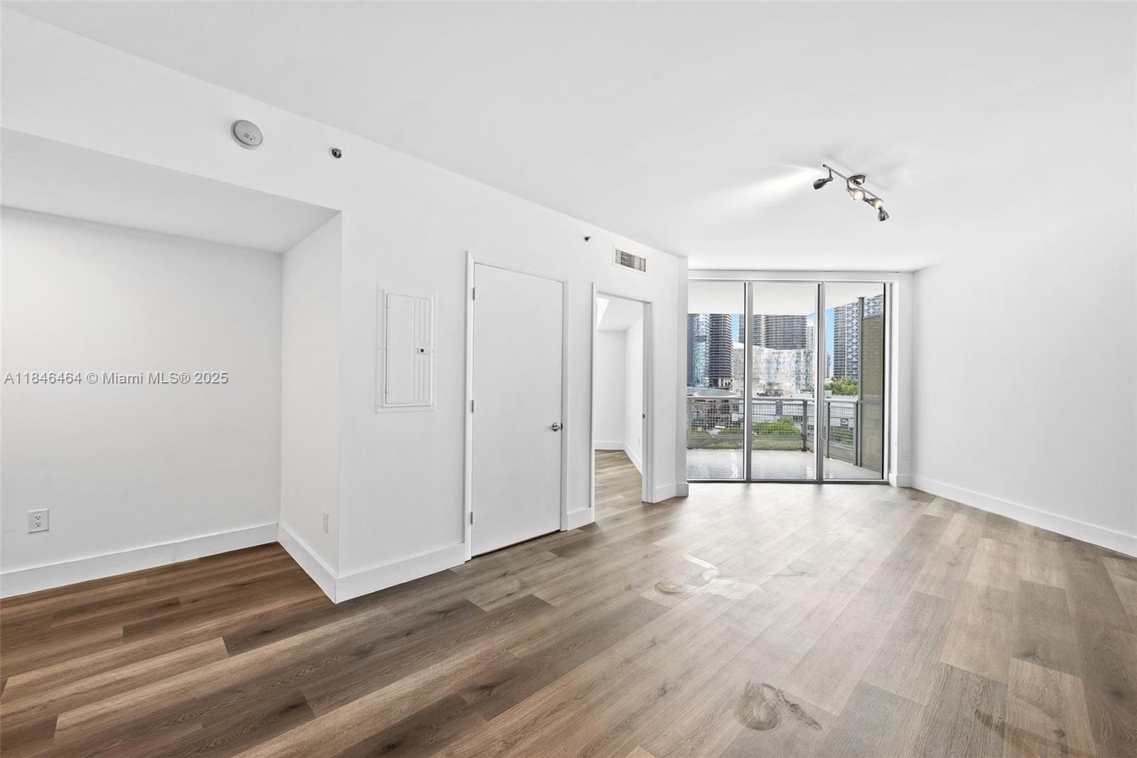 350 S Miami Ave #1510, Miami FL 33130