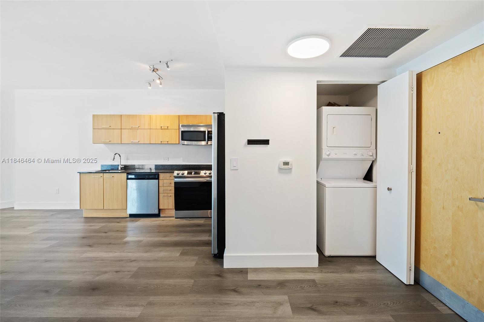 350 S Miami Ave #1510, Miami FL 33130