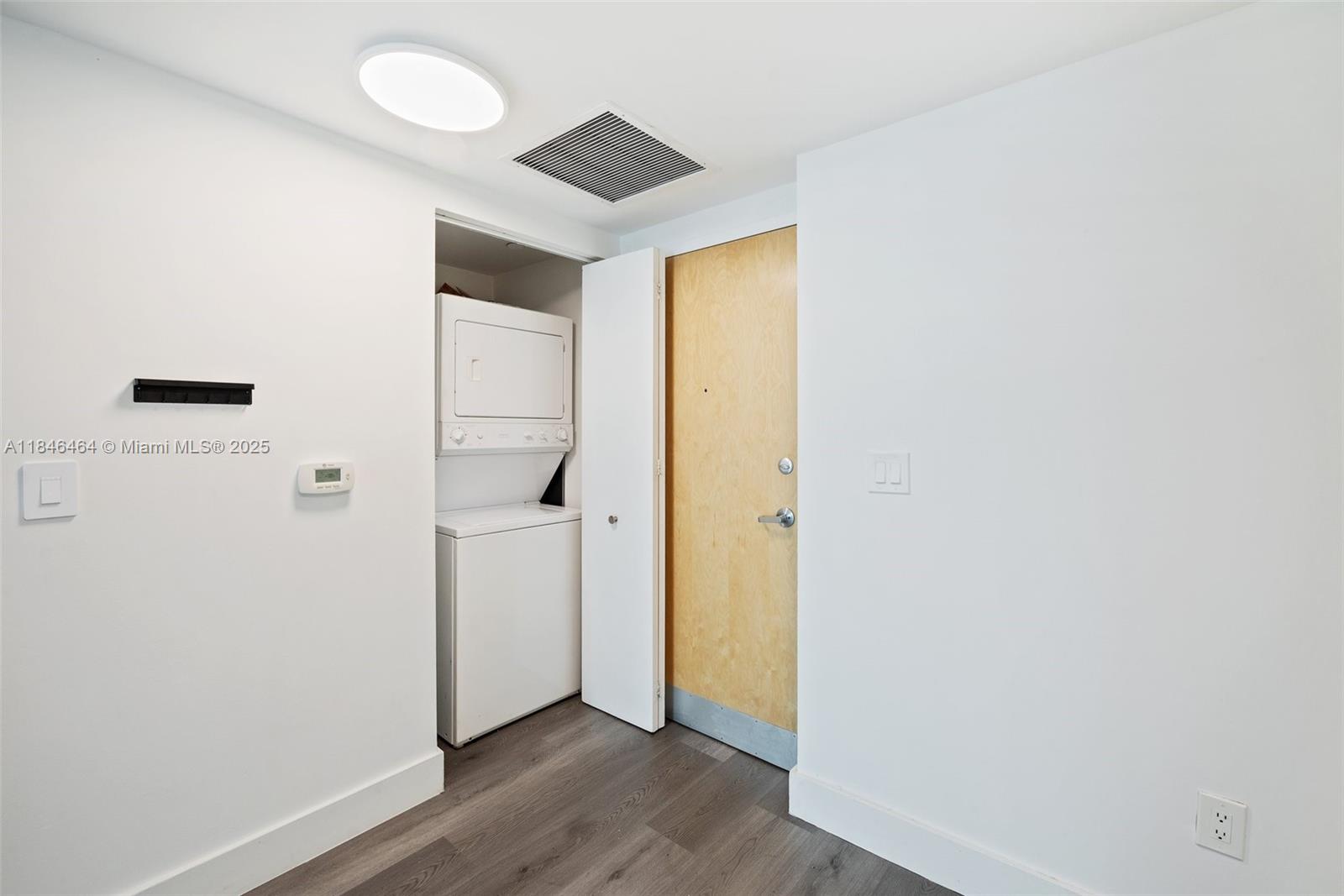 350 S Miami Ave #1510, Miami FL 33130