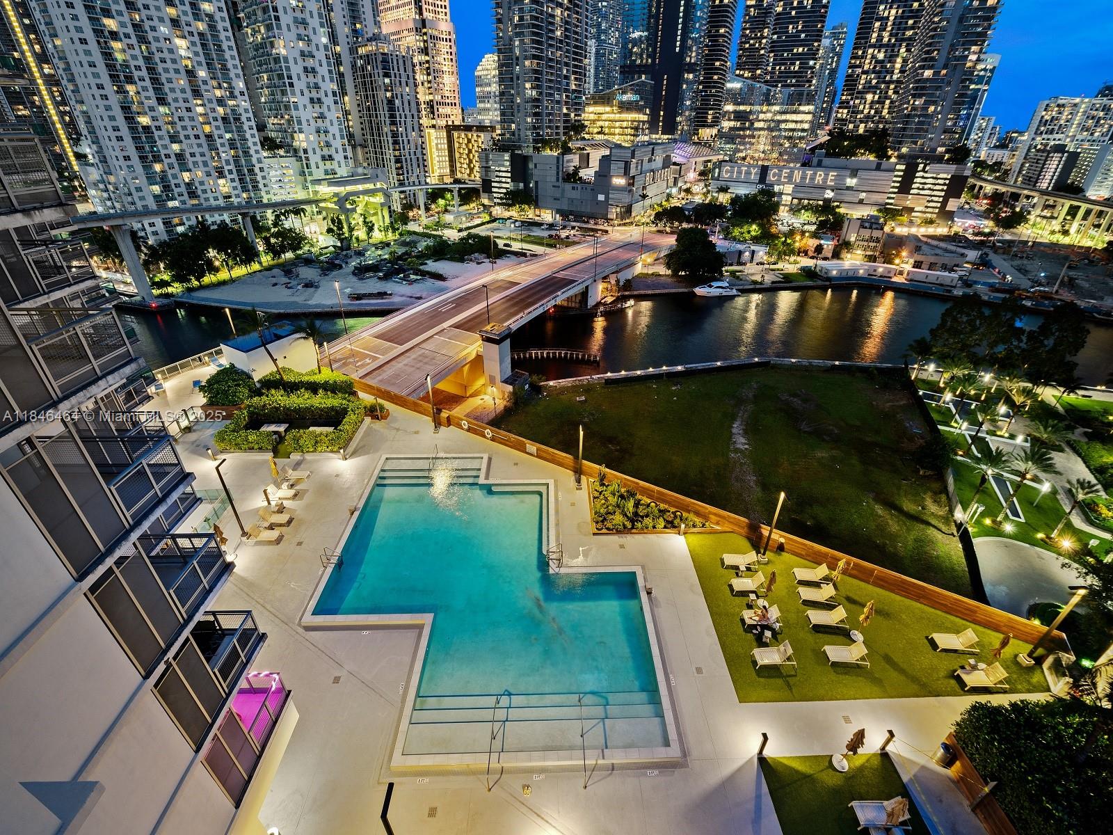 350 S Miami Ave #1510, Miami FL 33130