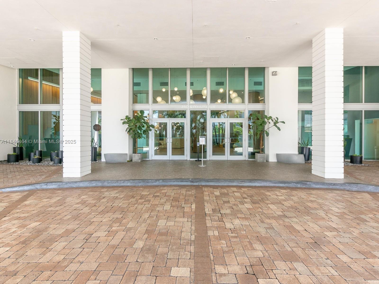 350 S Miami Ave #1510, Miami FL 33130