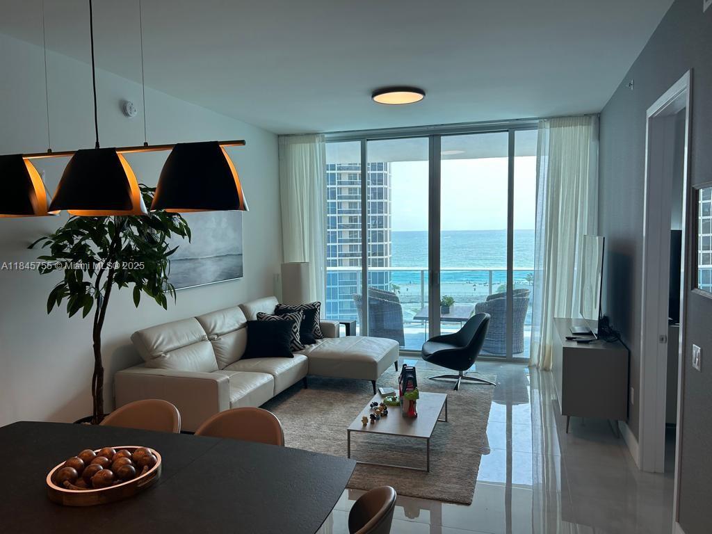 Apartamento para Alugar em Sunny Isles Beach, FL