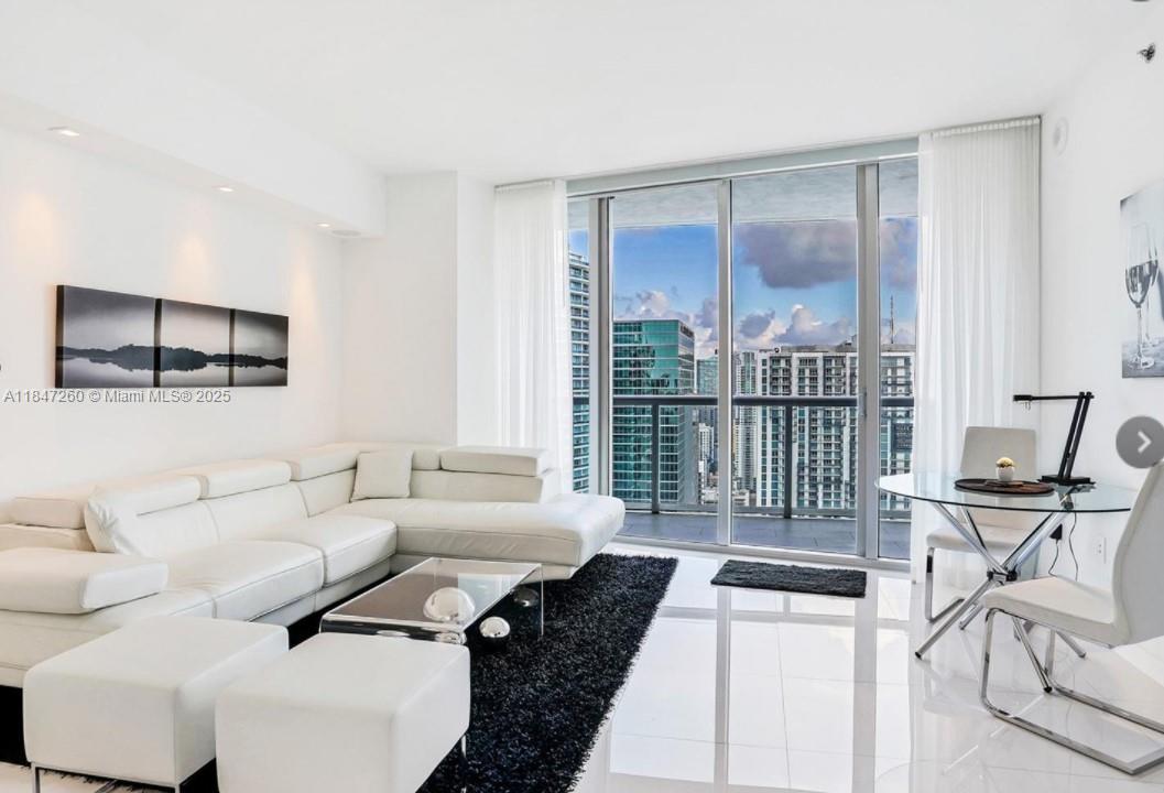 475 Brickell Ave #4310, Miami FL 33131