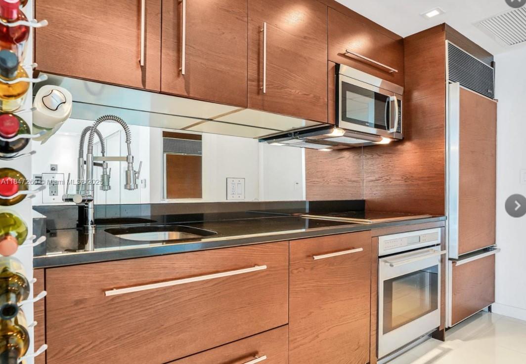 475 Brickell Ave #4310, Miami FL 33131