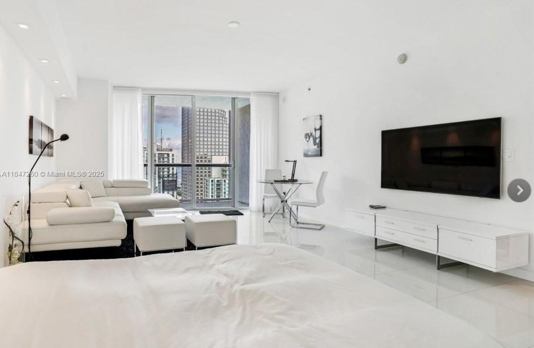 475 Brickell Ave #4310, Miami FL 33131