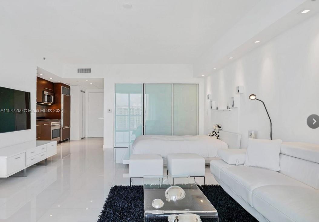 475 Brickell Ave #4310, Miami FL 33131