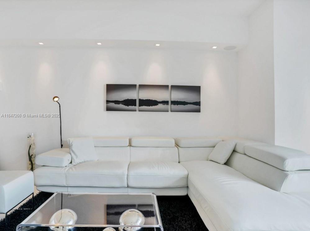 475 Brickell Ave #4310, Miami FL 33131