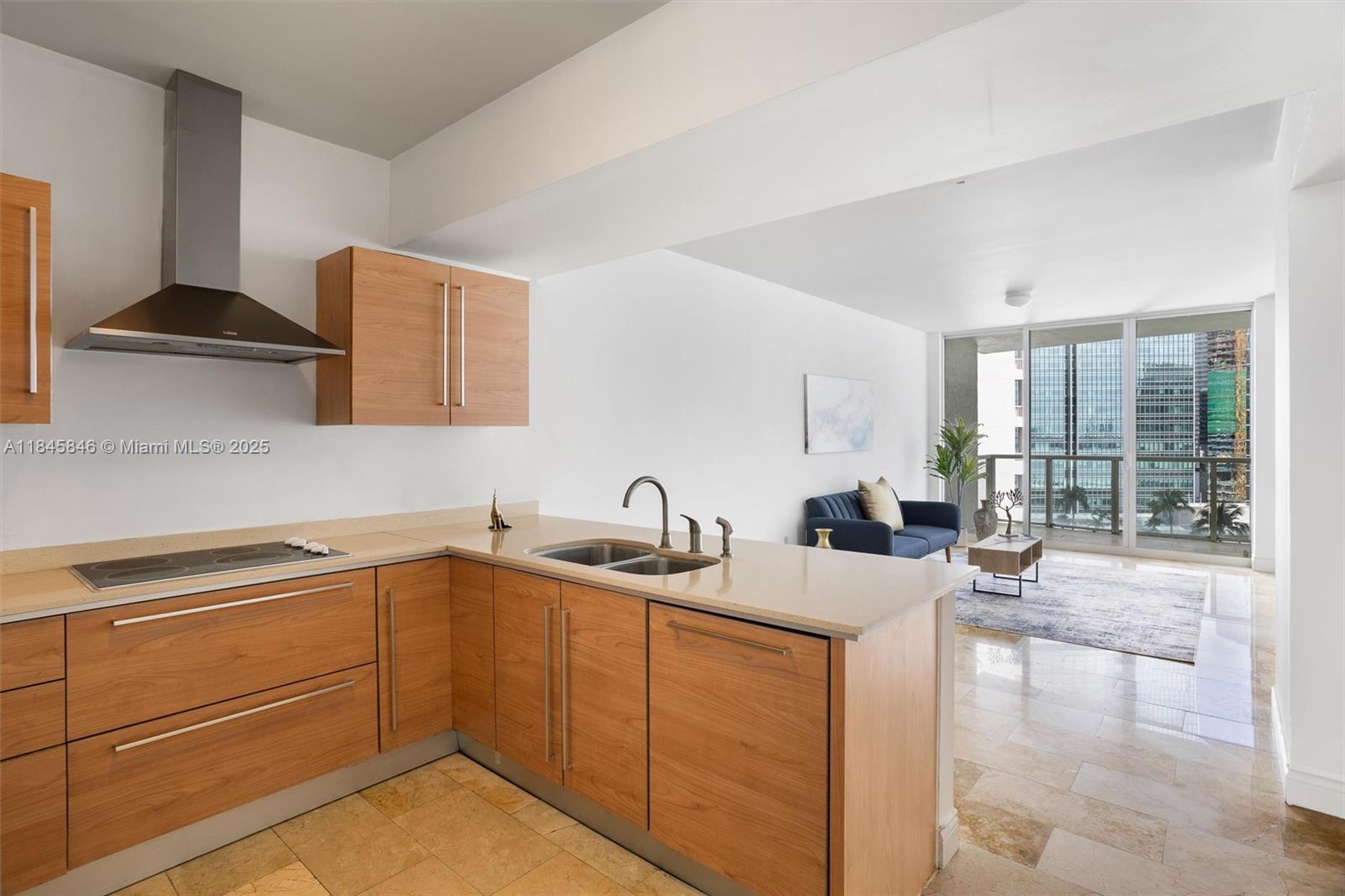 218 SE 14th St #1904, Miami FL 33131