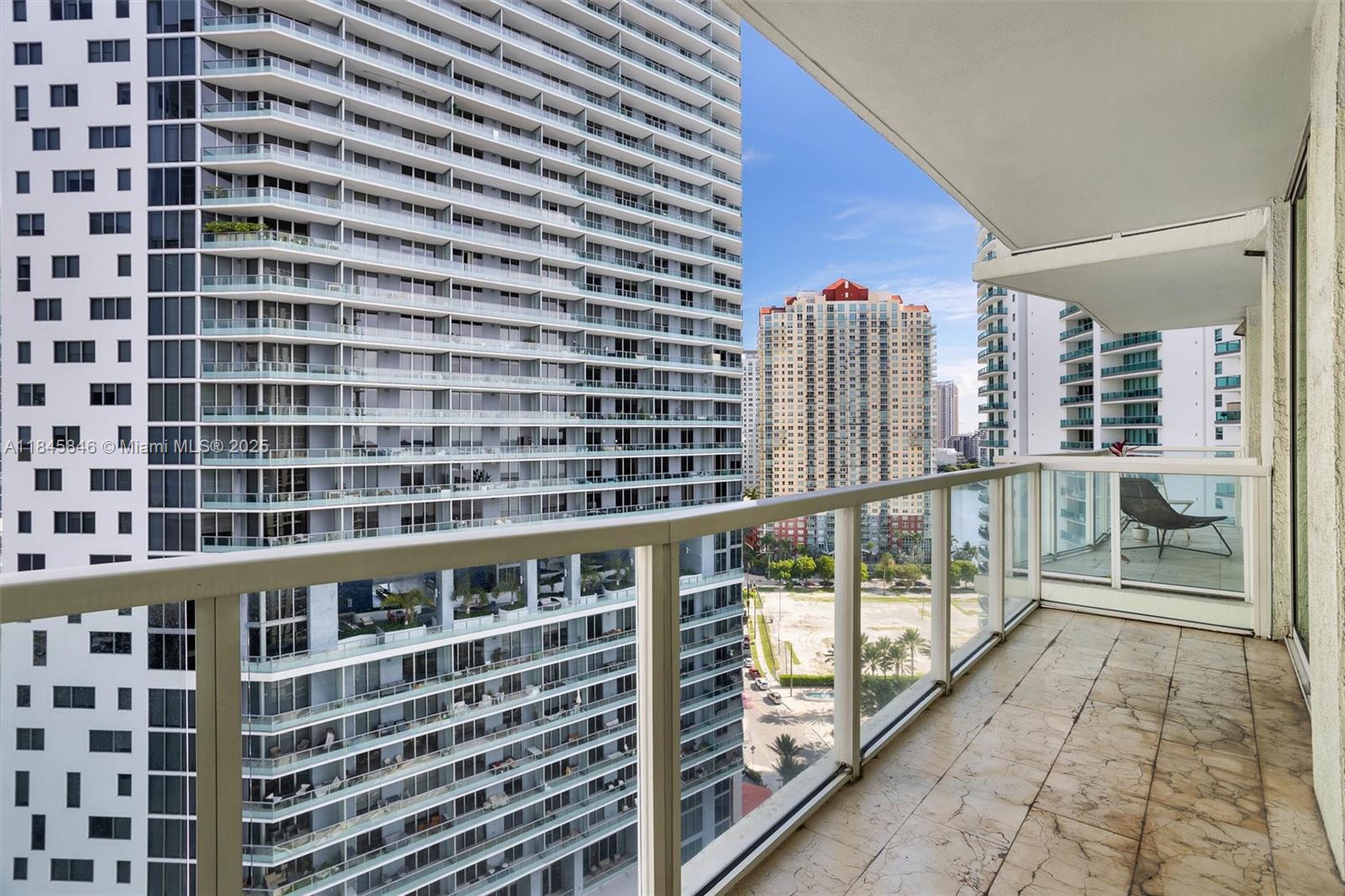 218 SE 14th St #1904, Miami FL 33131