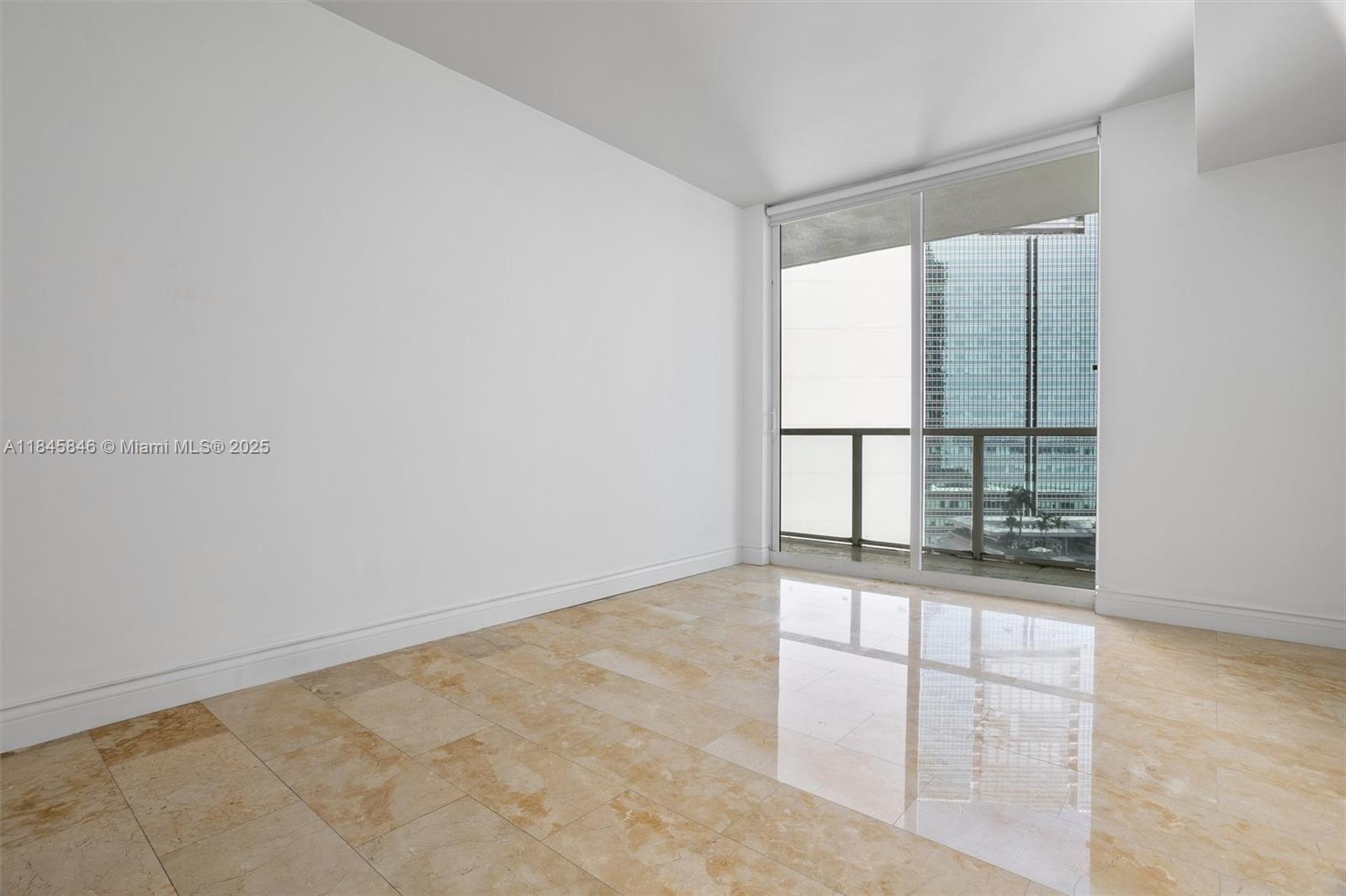 218 SE 14th St #1904, Miami FL 33131