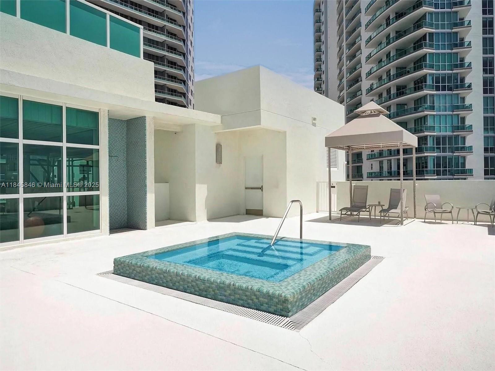218 SE 14th St #1904, Miami FL 33131