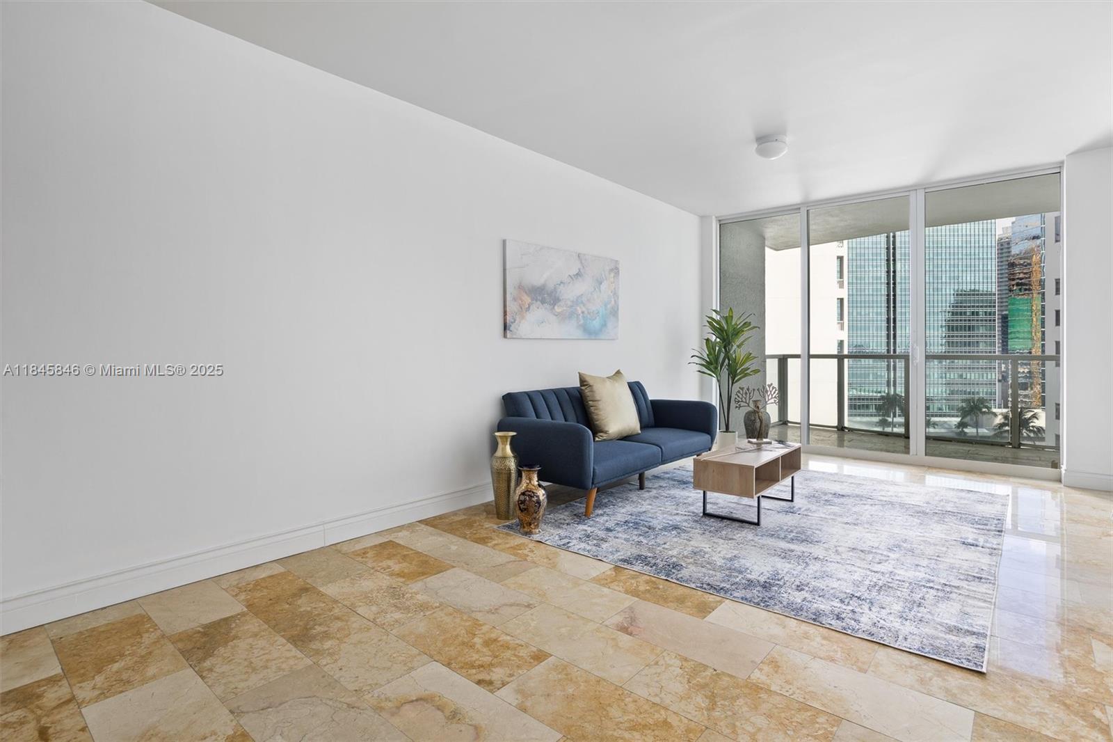218 SE 14th St #1904, Miami FL 33131