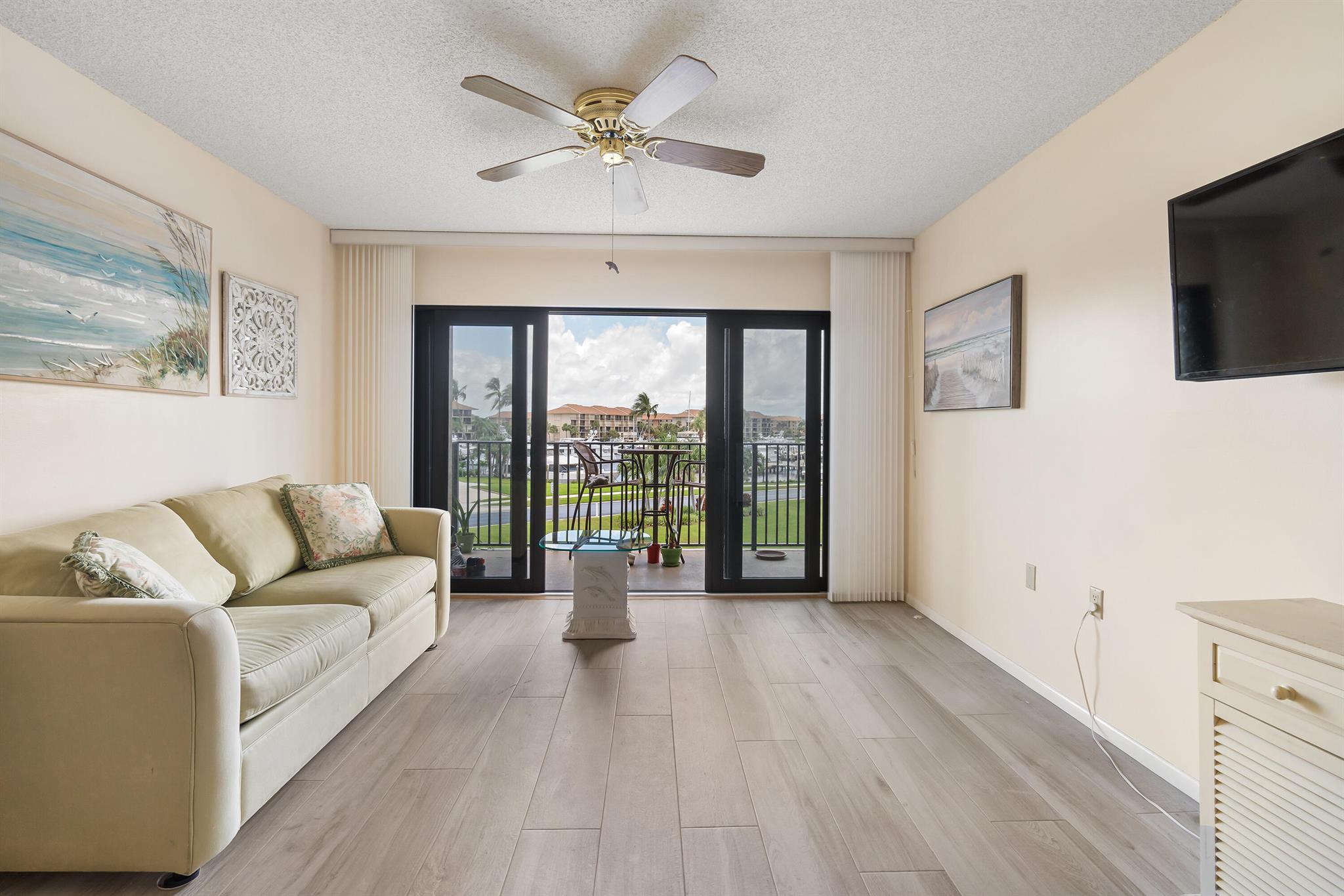 Image to showcase the property located at 901 Seafarer Circle 306